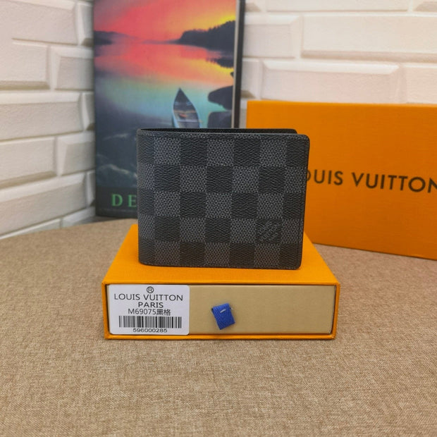 HypedEffects Black Leather Louis Vuitton Wallet With Gray Monogram