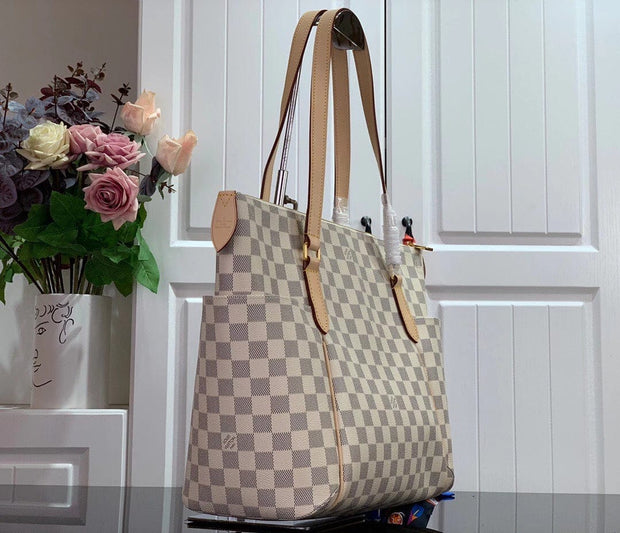 HypedEffects Elegant Louis Vuitton Damier and Monogram Canvas Tote Bags