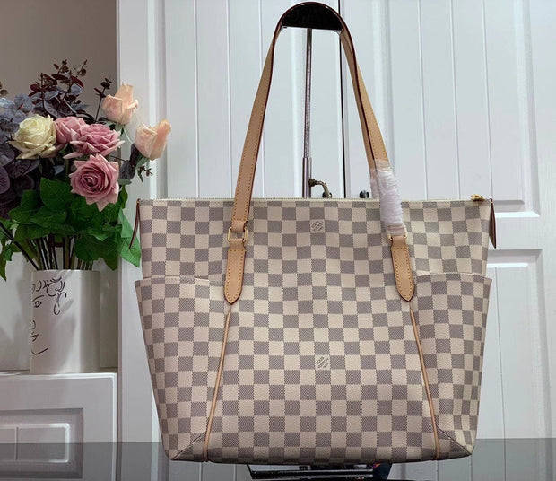 HypedEffects Elegant Louis Vuitton Damier and Monogram Canvas Tote Bags