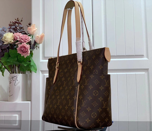 HypedEffects Elegant Louis Vuitton Damier and Monogram Canvas Tote Bags
