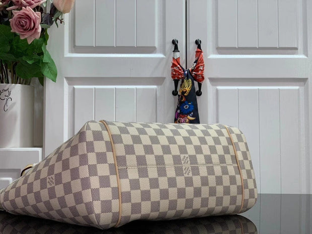 HypedEffects Elegant Louis Vuitton Damier and Monogram Canvas Tote Bags