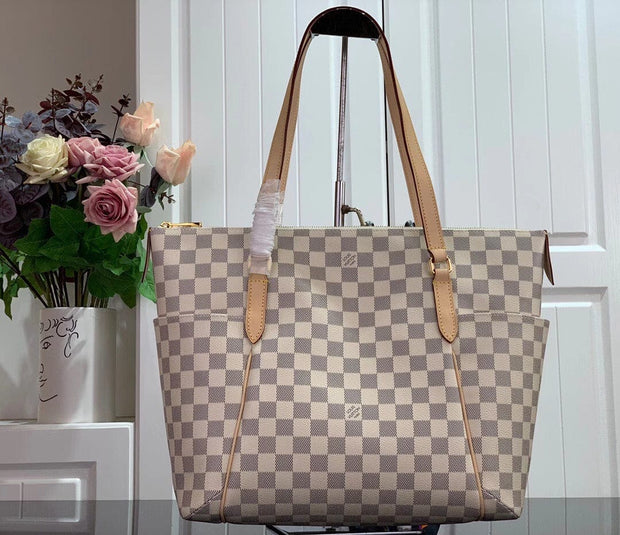 HypedEffects Elegant Louis Vuitton Damier and Monogram Canvas Tote Bags