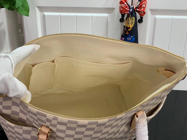 HypedEffects Elegant Louis Vuitton Damier and Monogram Canvas Tote Bags