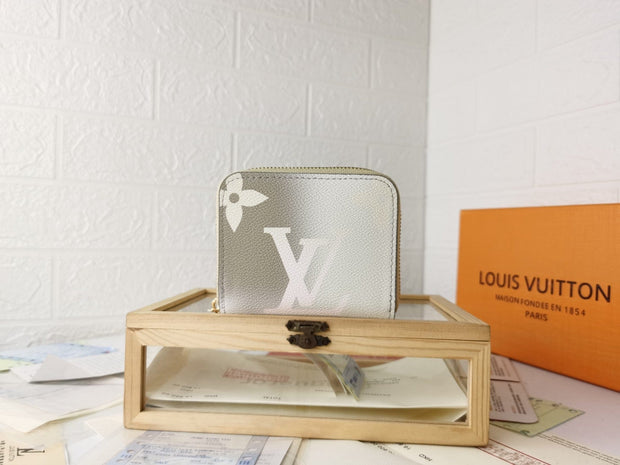 HypedEffects Louis Vuitton Leather Wallet With Zipper