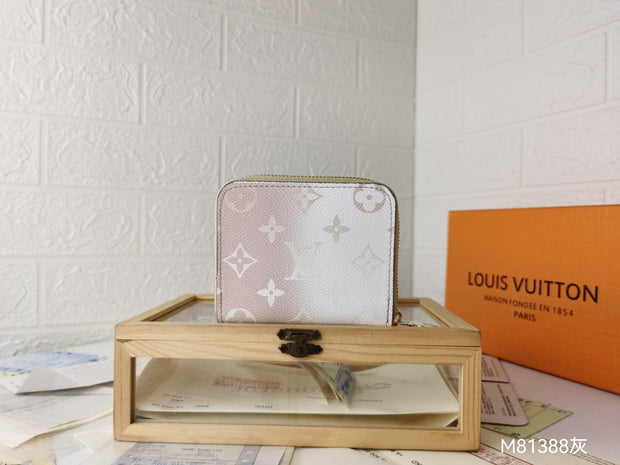 HypedEffects Louis Vuitton Leather Wallet With Zipper