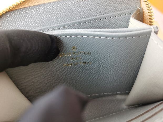 HypedEffects Louis Vuitton Leather Wallet With Zipper