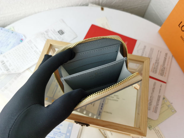 HypedEffects Louis Vuitton Leather Wallet With Zipper