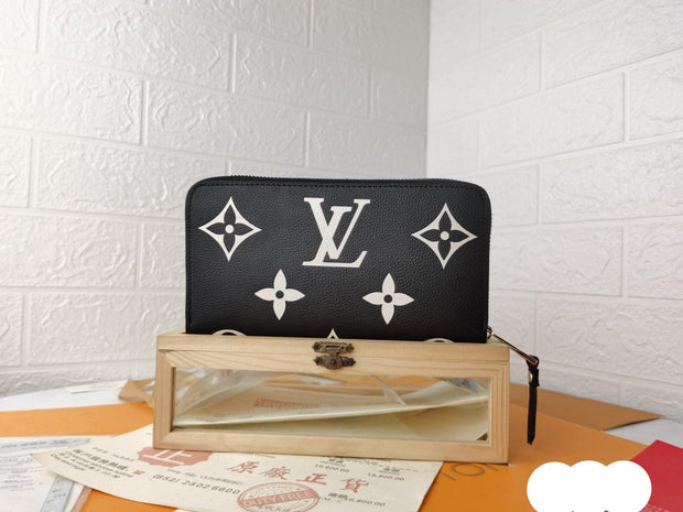 HypedEffects Louis Vuitton Leather Zipper Wallet