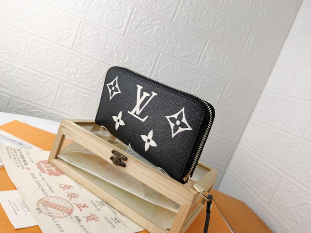 HypedEffects Louis Vuitton Leather Zipper Wallet