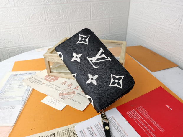 HypedEffects Louis Vuitton Leather Zipper Wallet