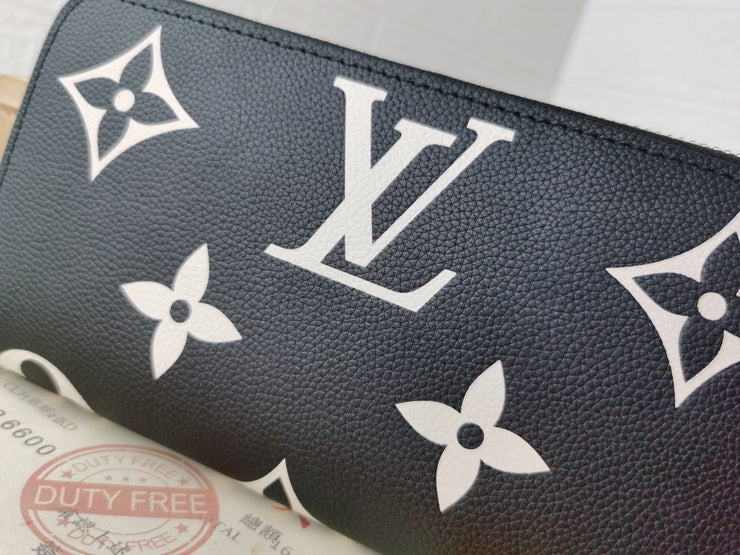 HypedEffects Louis Vuitton Leather Zipper Wallet