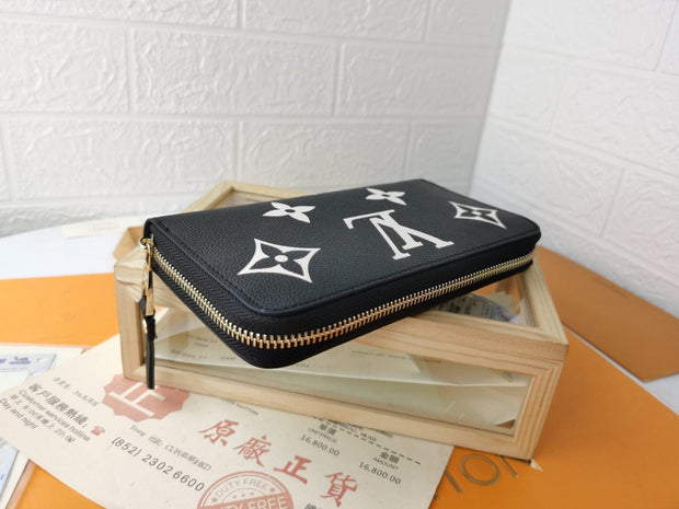 HypedEffects Louis Vuitton Leather Zipper Wallet