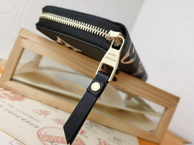 HypedEffects Louis Vuitton Leather Zipper Wallet
