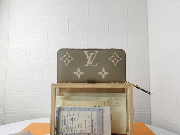 HypedEffects Louis Vuitton Leather Zipper Wallet