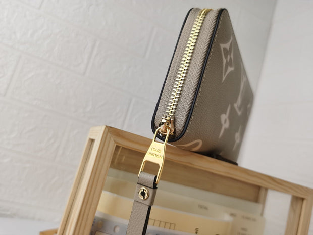 HypedEffects Louis Vuitton Leather Zipper Wallet