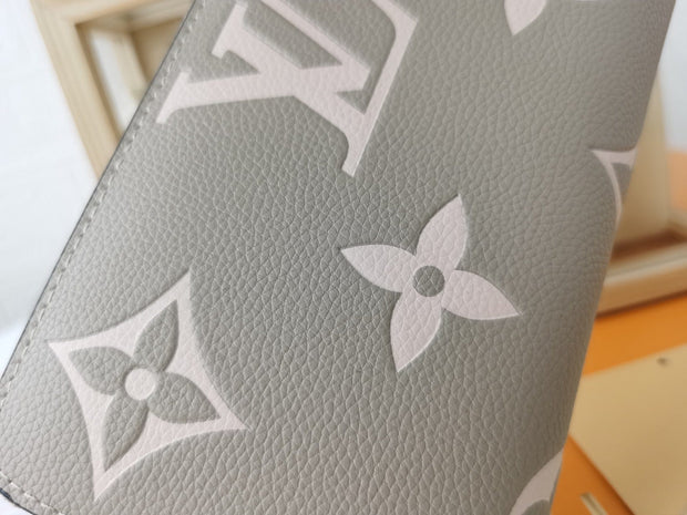 HypedEffects Louis Vuitton Leather Zipper Wallet