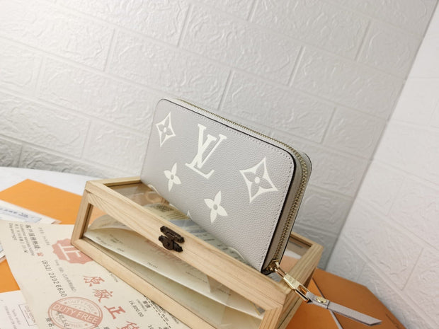HypedEffects Louis Vuitton Leather Zipper Wallet