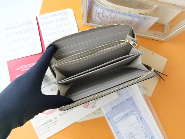 HypedEffects Louis Vuitton Leather Zipper Wallet