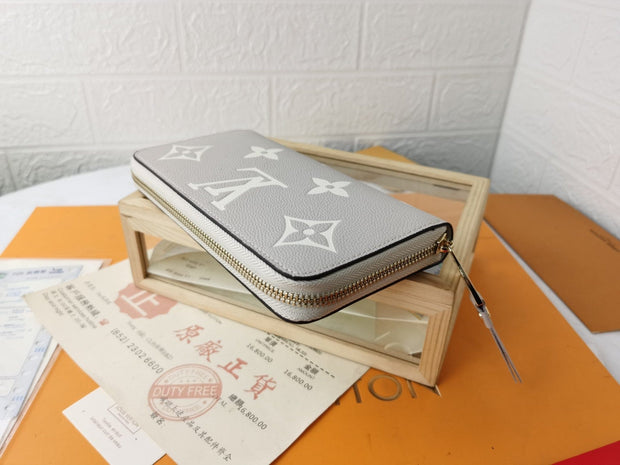 HypedEffects Louis Vuitton Leather Zipper Wallet