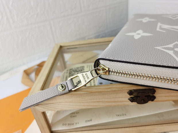 HypedEffects Louis Vuitton Leather Zipper Wallet