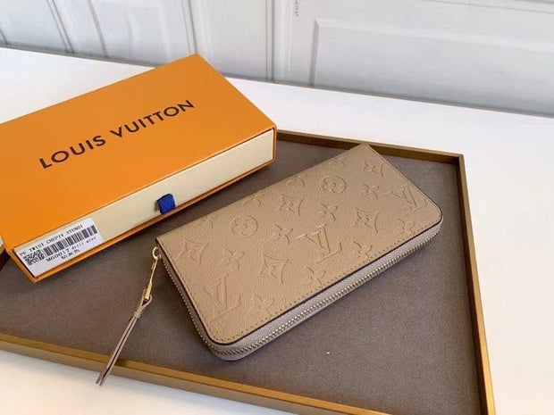 HypedEffects Louis Vuitton Leather Zipper Wallet