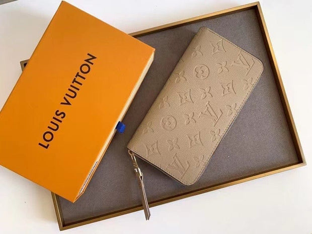 HypedEffects Louis Vuitton Leather Zipper Wallet