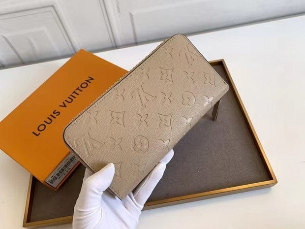 HypedEffects Louis Vuitton Leather Zipper Wallet