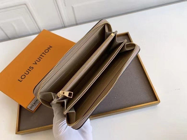 HypedEffects Louis Vuitton Leather Zipper Wallet