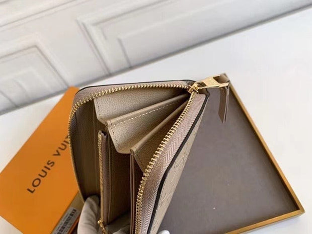 HypedEffects Louis Vuitton Leather Zipper Wallet