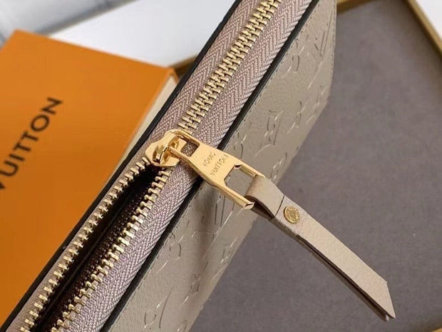 HypedEffects Louis Vuitton Leather Zipper Wallet
