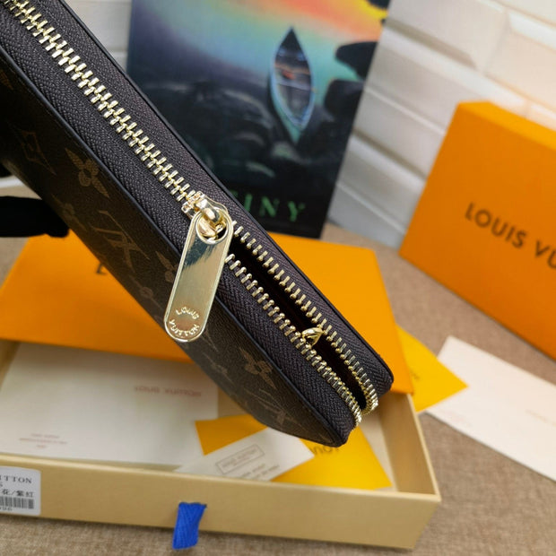 HypedEffects Louis Vuitton Leather Zipper Wallet