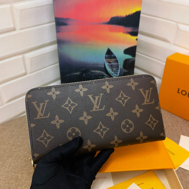 HypedEffects Louis Vuitton Leather Zipper Wallet