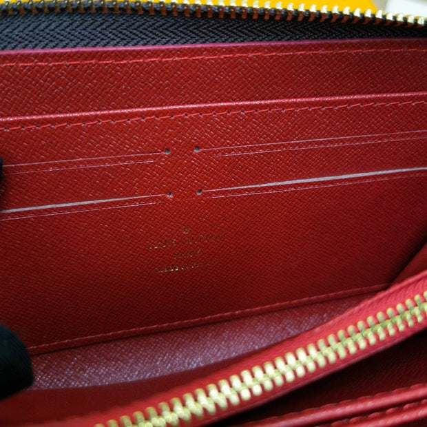 HypedEffects Louis Vuitton Leather Zipper Wallet