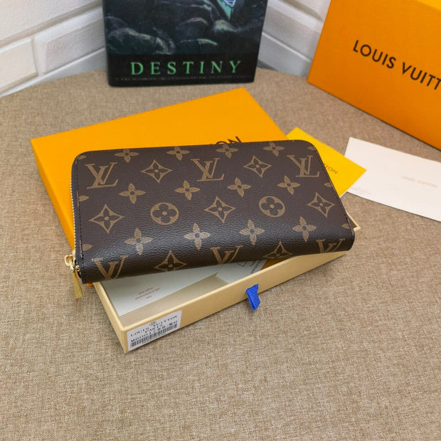 HypedEffects Louis Vuitton Leather Zipper Wallet