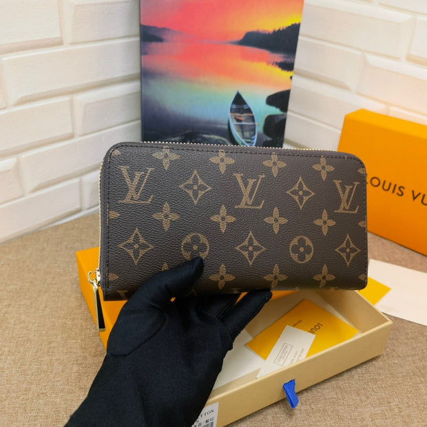 HypedEffects Louis Vuitton Leather Zipper Wallet