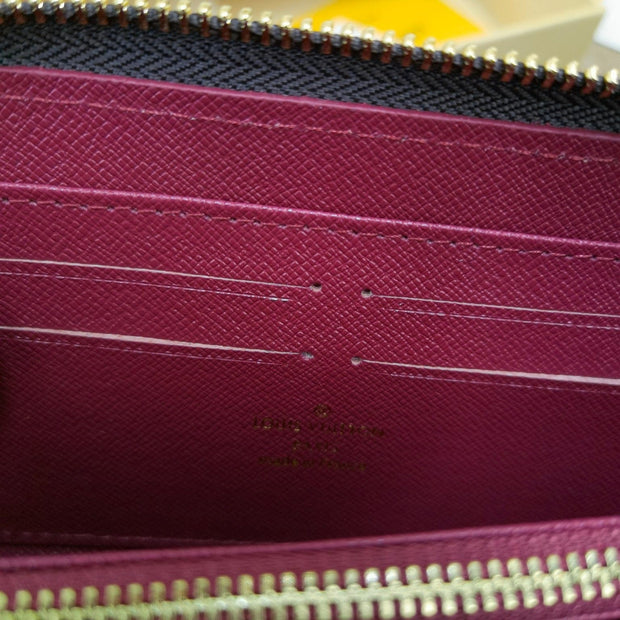 HypedEffects Louis Vuitton Leather Zipper Wallet