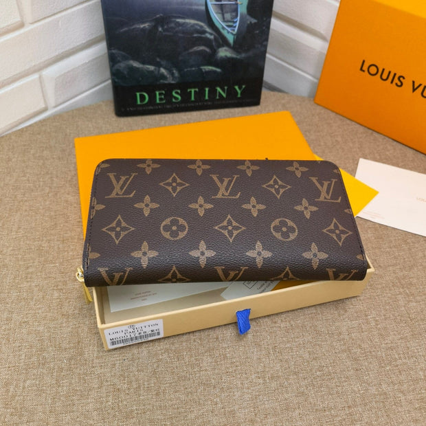 HypedEffects Louis Vuitton Leather Zipper Wallet