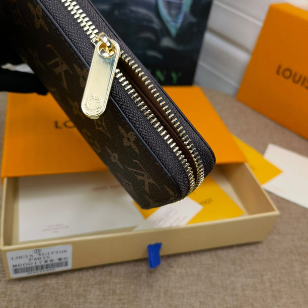 HypedEffects Louis Vuitton Leather Zipper Wallet