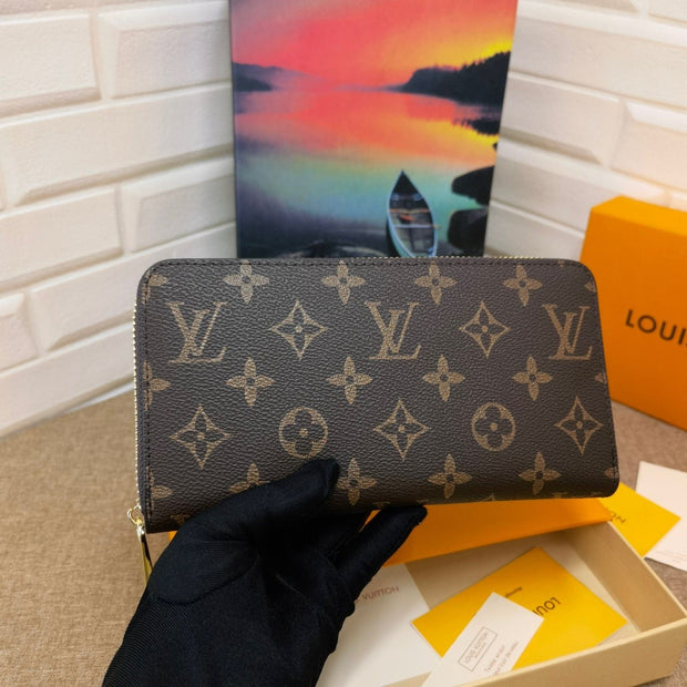 HypedEffects Louis Vuitton Leather Zipper Wallet