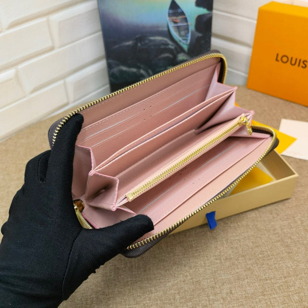 HypedEffects Louis Vuitton Leather Zipper Wallet