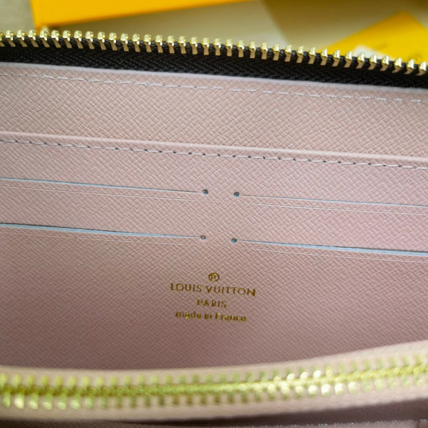 HypedEffects Louis Vuitton Leather Zipper Wallet