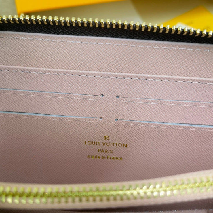 HypedEffects Louis Vuitton Leather Zipper Wallet