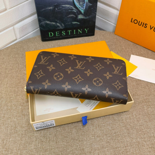 HypedEffects Louis Vuitton Leather Zipper Wallet