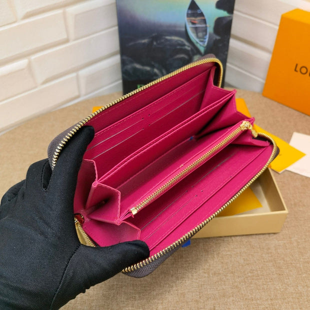HypedEffects Louis Vuitton Leather Zipper Wallet