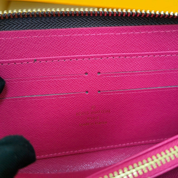 HypedEffects Louis Vuitton Leather Zipper Wallet
