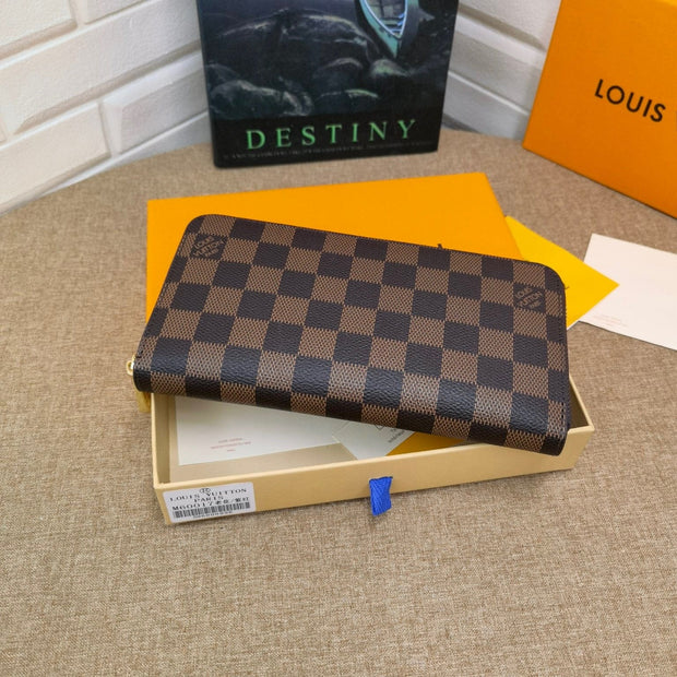 HypedEffects Louis Vuitton Leather Zipper Wallet