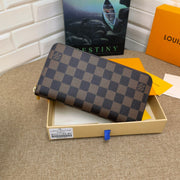 HypedEffects Louis Vuitton Leather Zipper Wallet