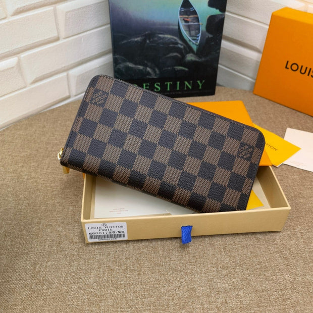 HypedEffects Louis Vuitton Leather Zipper Wallet