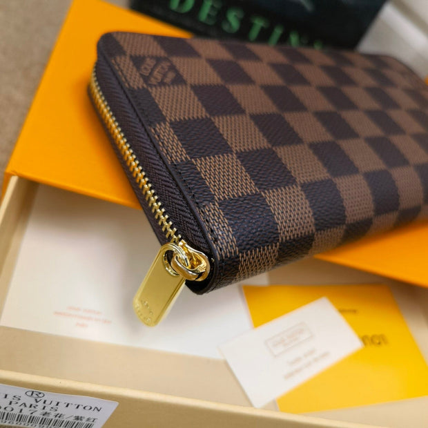 HypedEffects Louis Vuitton Leather Zipper Wallet
