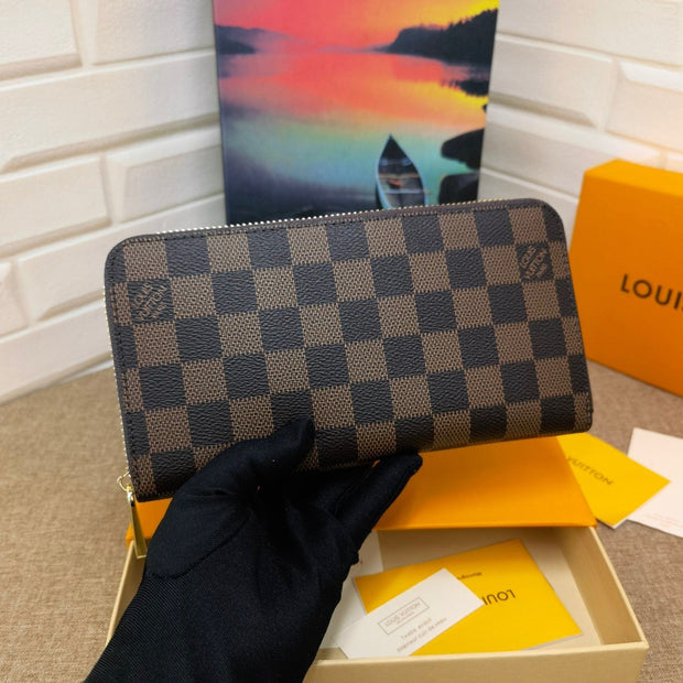 HypedEffects Louis Vuitton Leather Zipper Wallet